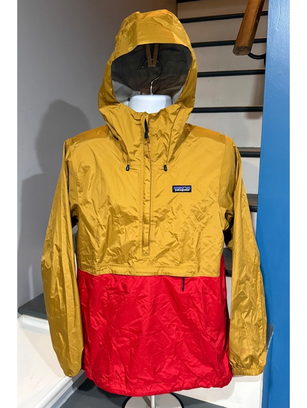 Patagonia Men’s Medium Torrentshell H2NO Gold & Red Pullover Hooded Rain Jacket!